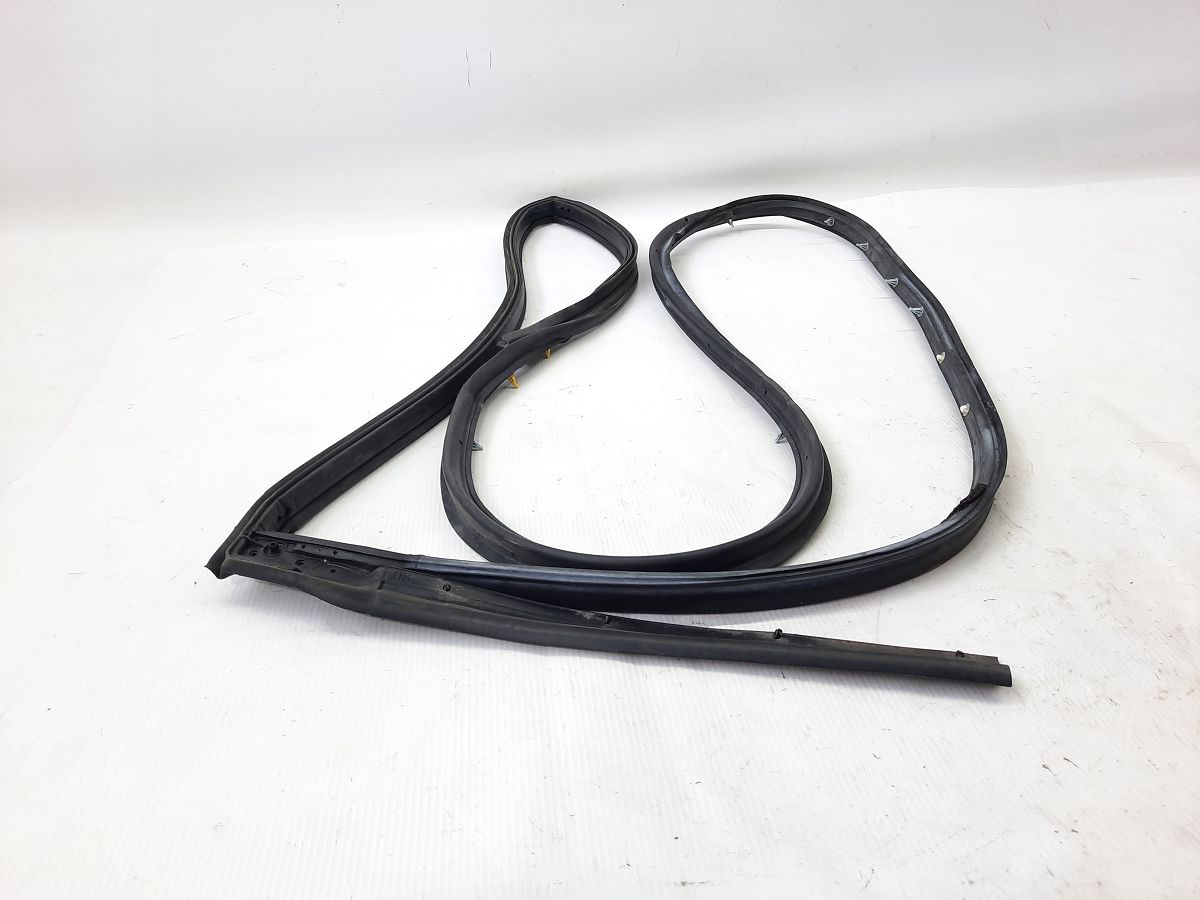 Sentra Ущільнювальна гумка дверей задньої лівої Nissan Sentra 2013-2019 828314AF2A Nissan Sentra 8