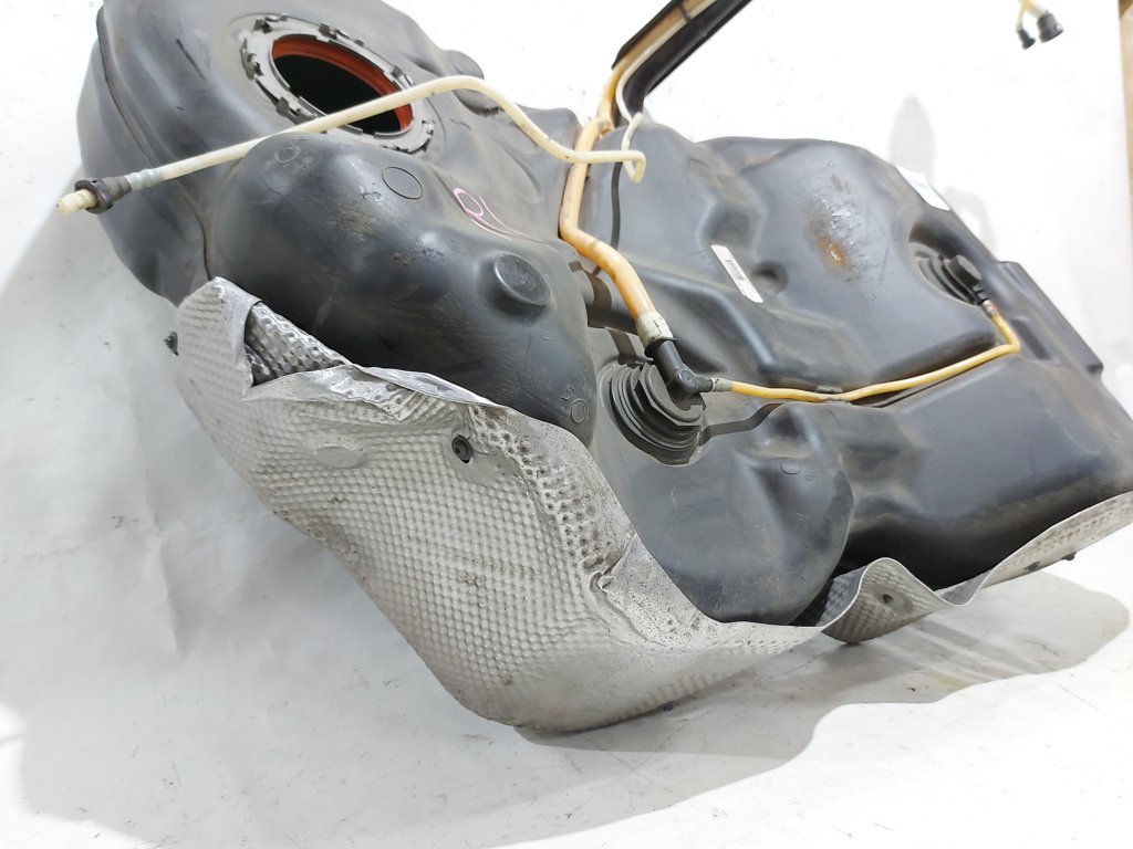 Passat s Бензобак із горловиною Volkswagen Passat S 2012-2016 561201055A Volkswagen Passat S 20