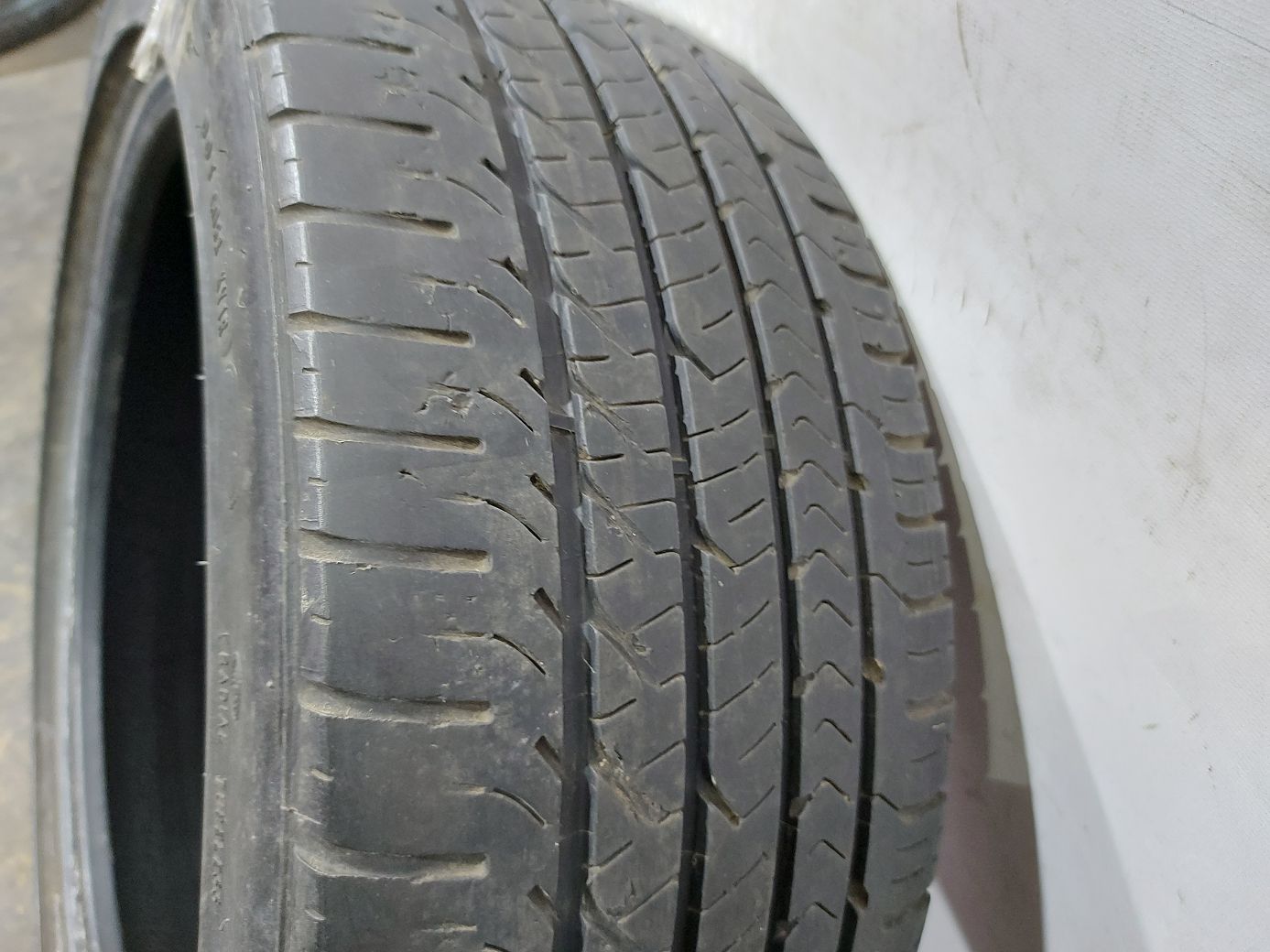Гума Goodyear Eagle Sport (6mm) 215/45R17 Всесезонна 4 Гума Goodyear Eagle Sport (6mm) 215/45R17 Всесезонна 4