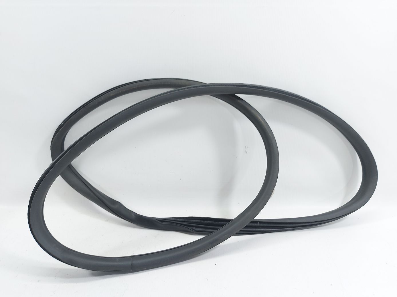 Ats Ущільнювальна гумка отвору дверей задньої лівої/правої Cadillac ATS 2013-2016 23124161 Cadillac ATS 2