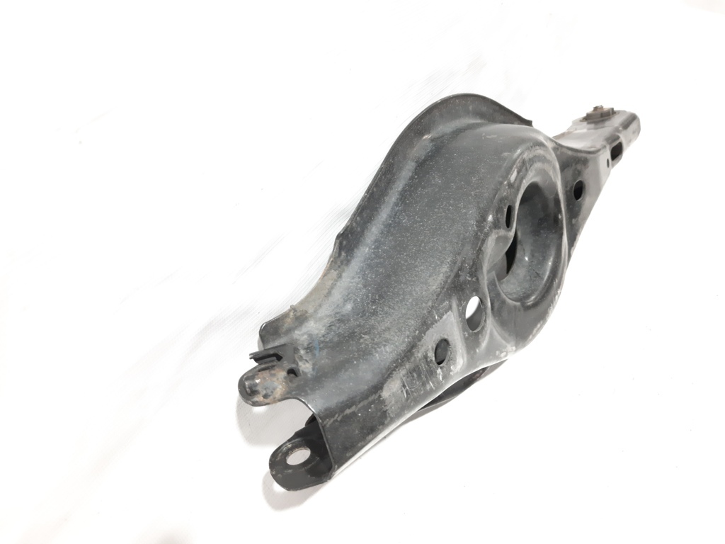 3 Рычаг задний нижний правый Mazda 3 2017-2018 BJS728300B Mazda 3 2