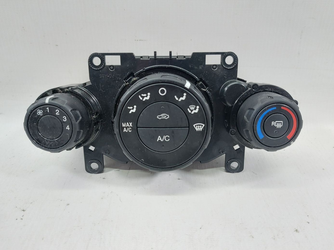 Fiesta. Кнопки керування клімат-контролем Ford Fiesta 2016-2019 D2BZ19980F Ford Fiesta