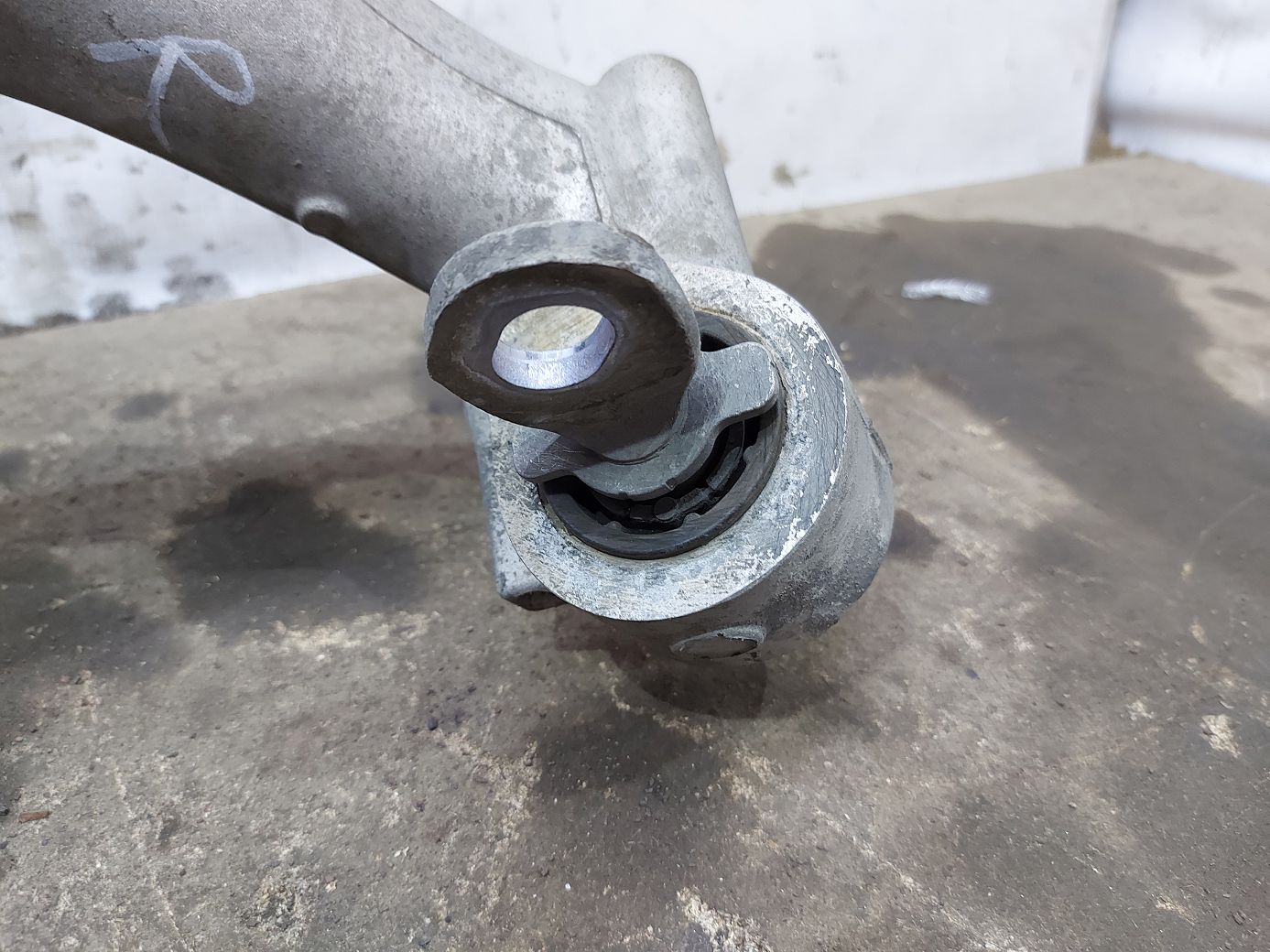 Dart Поворотний кулак задній правий Dodge Dart 2013-2019 68204866AC Dodge Dart 16