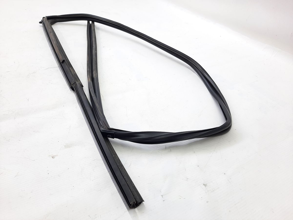 Scion iq Ущільнювальна гумка скла двері передньої правої Toyota Scion IQ 2012-2013 6814174020 Toyota Scion IQ 3