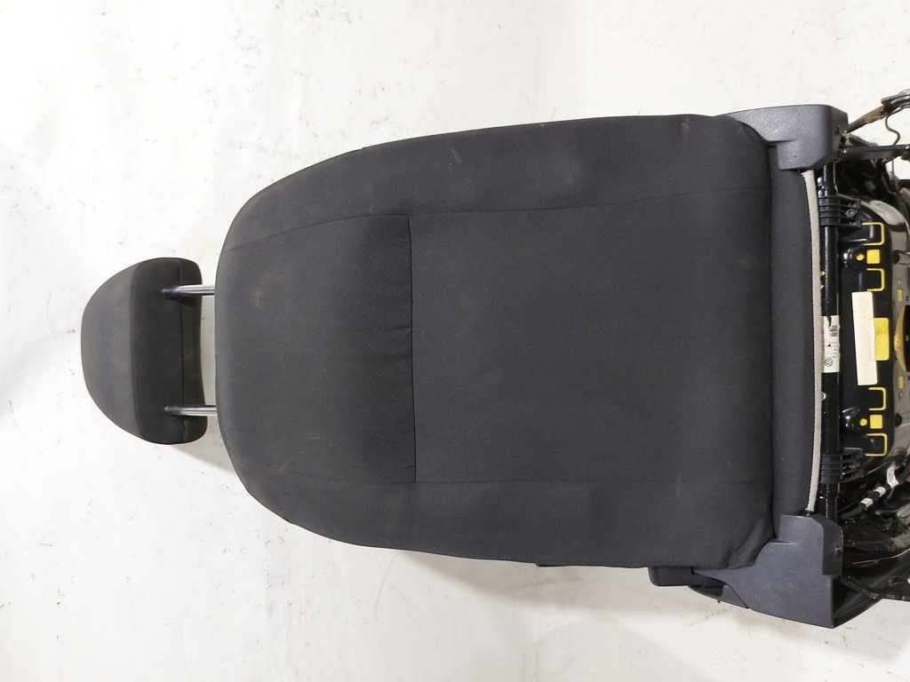 Passat s Сидіння водія Volkswagen Passat S 2011-2018 5C6881105G Volkswagen Passat S 11