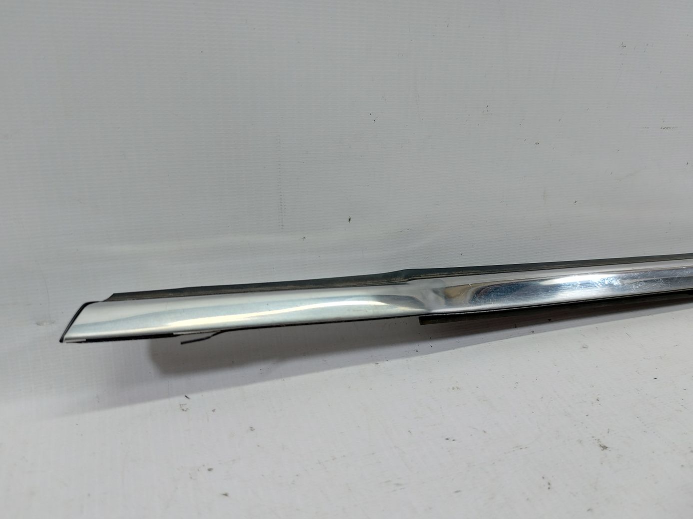 Sentra Уплотнительная резинка стекла двери задней правой наружная (хром) Nissan Sentra 2013-2019 828203SG0A Nissan Sentra 3