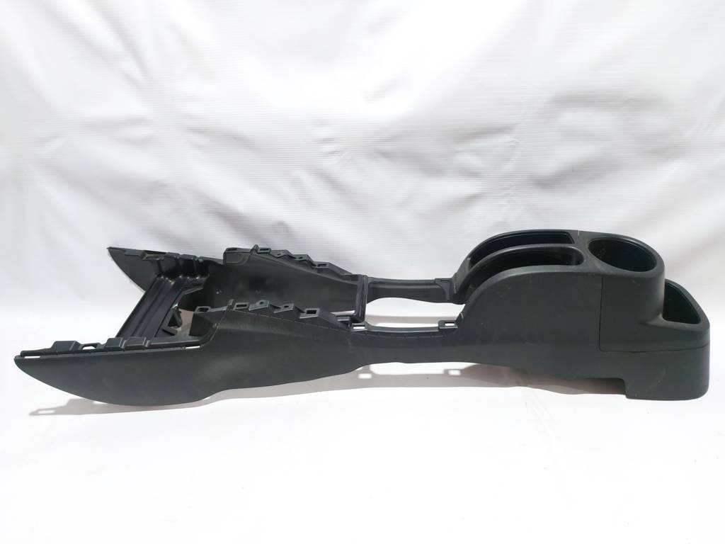 Prius c Консоль центральна Toyota Prius C 2012-2019 5891152211C0 Toyota Prius C 2