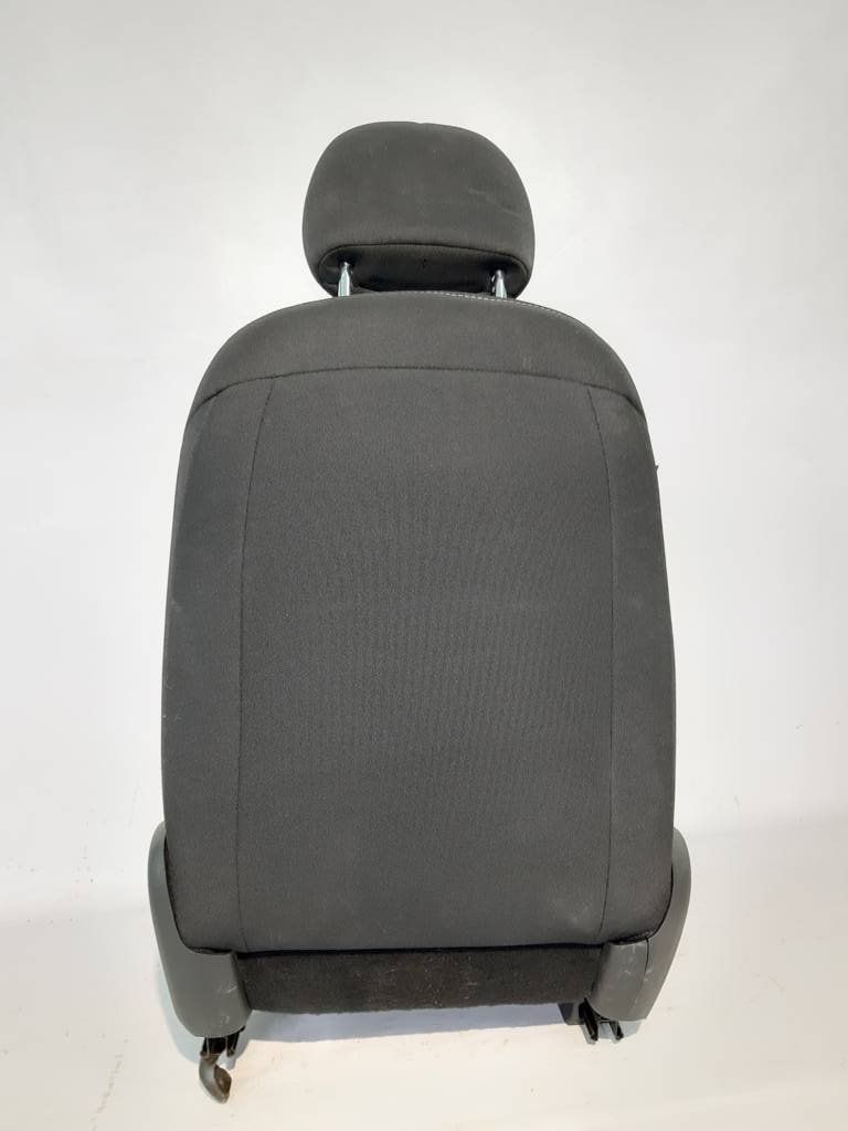 Dart Сидение переднее правое Dodge Dart 2013 68083599AA Dodge Dart 17