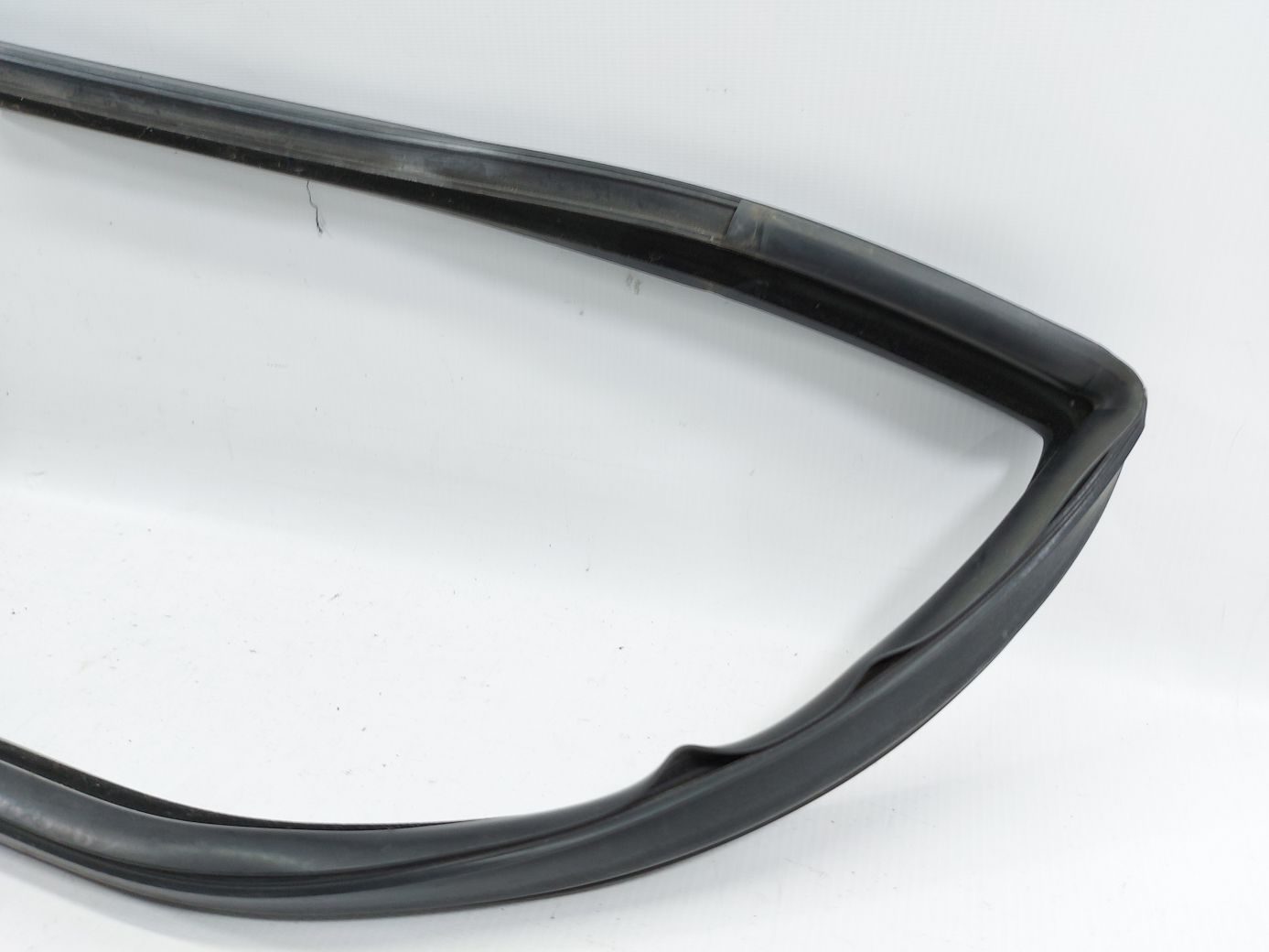 Patriot Ущільнювач скла верхній (лазури) двері передньої лівої Jeep Patriot 2007-2010 5067769AD Jeep Patriot 3