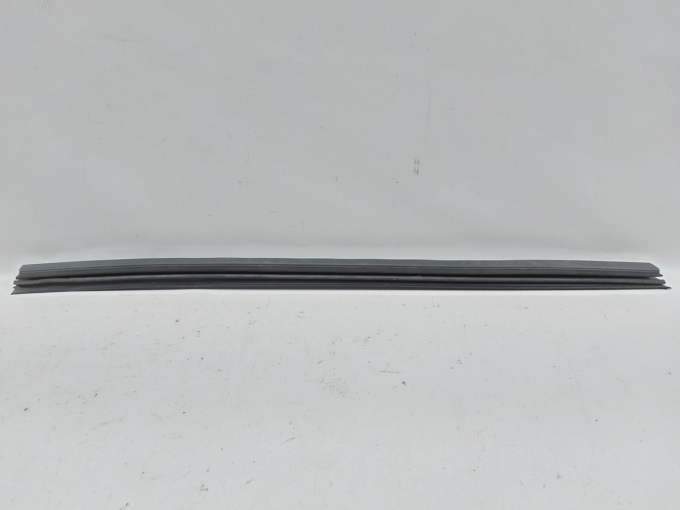 Journey Уплотнительная резинка стекла передней левой внутренняя Dodge Journey 2009-2020 5076875AC Dodge Journey 2 Journey Уплотнительная резинка стекла передней левой внутренняя Dodge Journey 2009-2020 5076875AC Dodge Journey 2