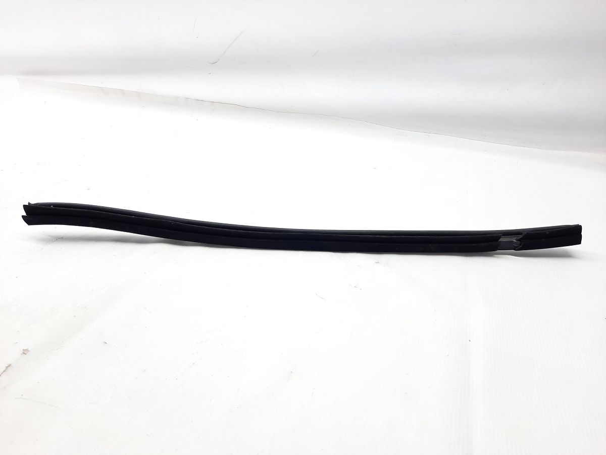 Equinox Ущільнювальна гумка скла двері задньої лівої внутрішня Chevrolet Equinox 2010-2017 20920179 Chevrolet Equinox 3