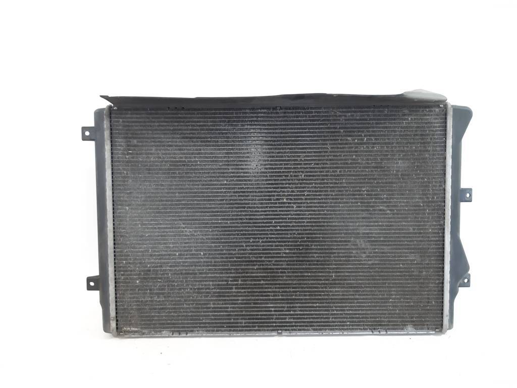 Passat. Радіатор охолодження Volkswagen Passat 2012-2014 5K0121253B Volkswagen Passat