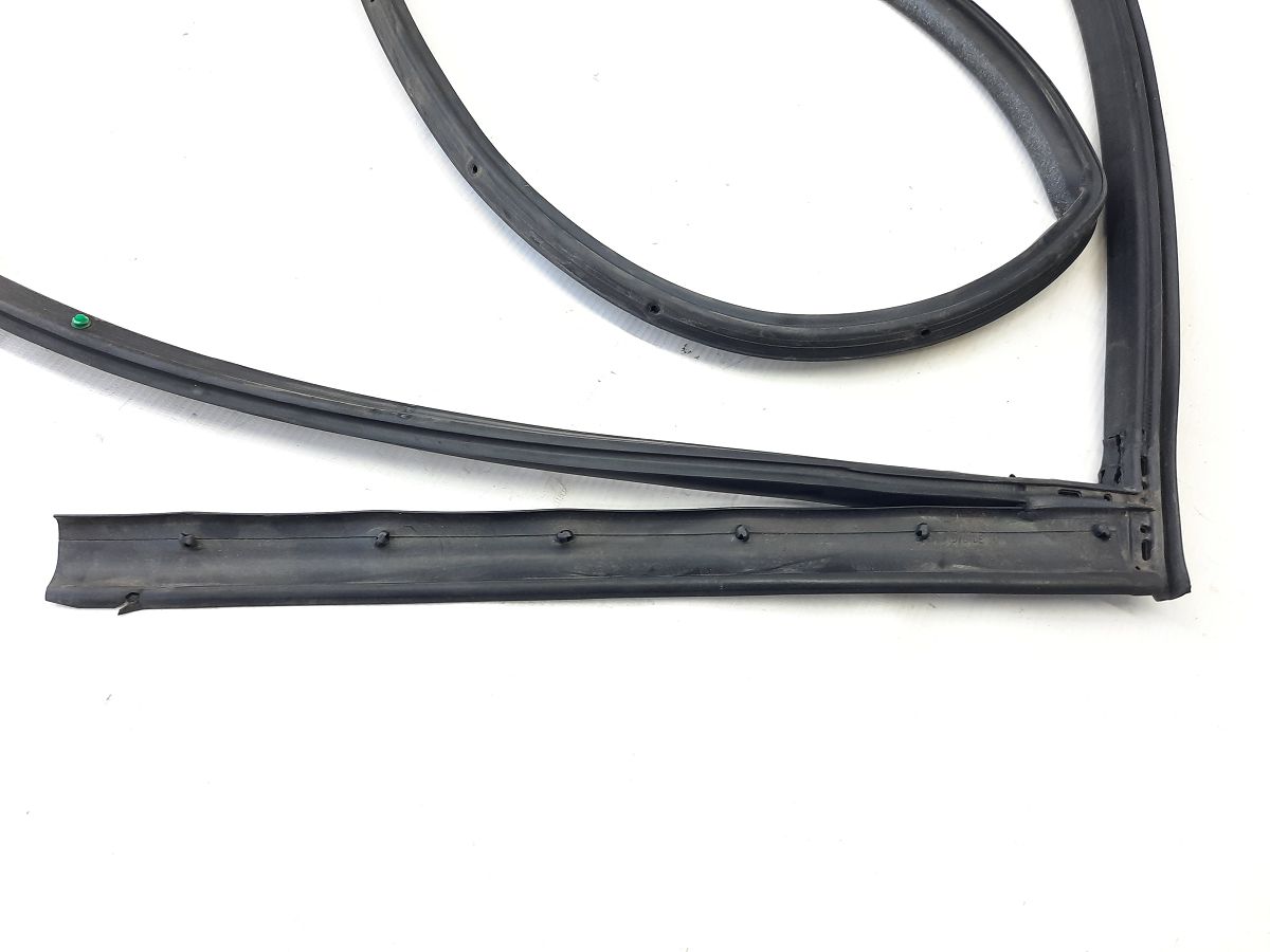 Elantra Ущільнювальна гумка дверей задньої правої Hyundai Elantra 2017-2020 83140F2000 Hyundai Elantra 3