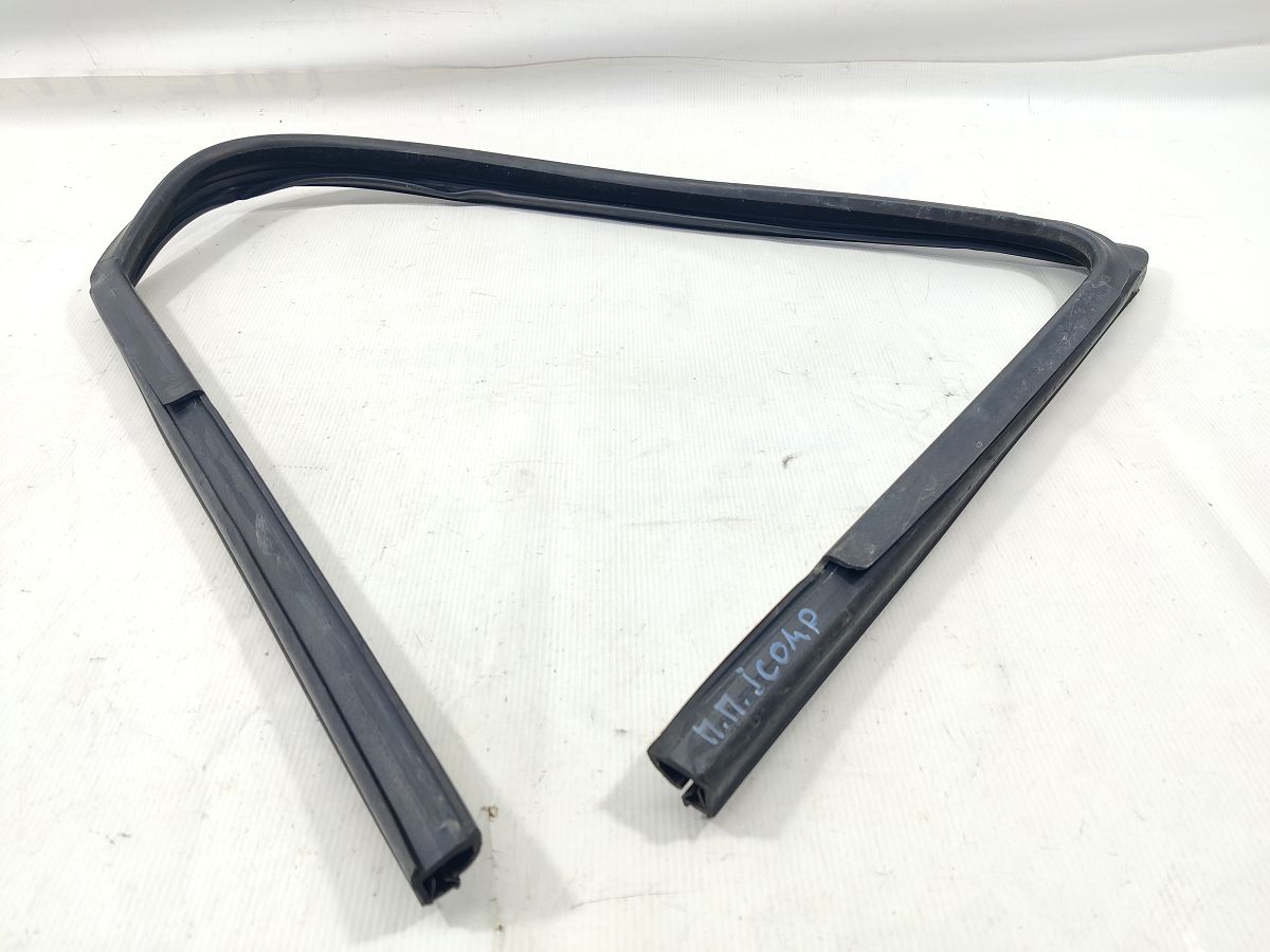 Compass. Направляющая резинка стекла двери передней правой Jeep Compass 2007-2017 5074656AF Jeep Compass