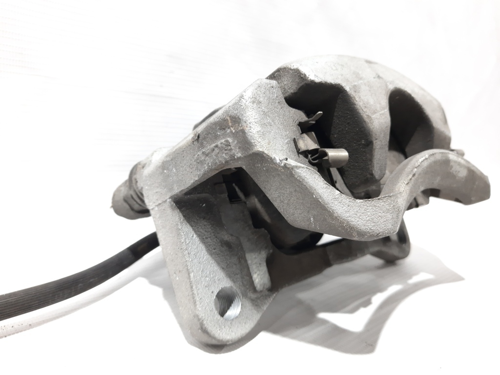 3 Супорт гальмівний передній лівий Mazda 3 2014-2019 B4Y03399ZC Mazda 3 13
