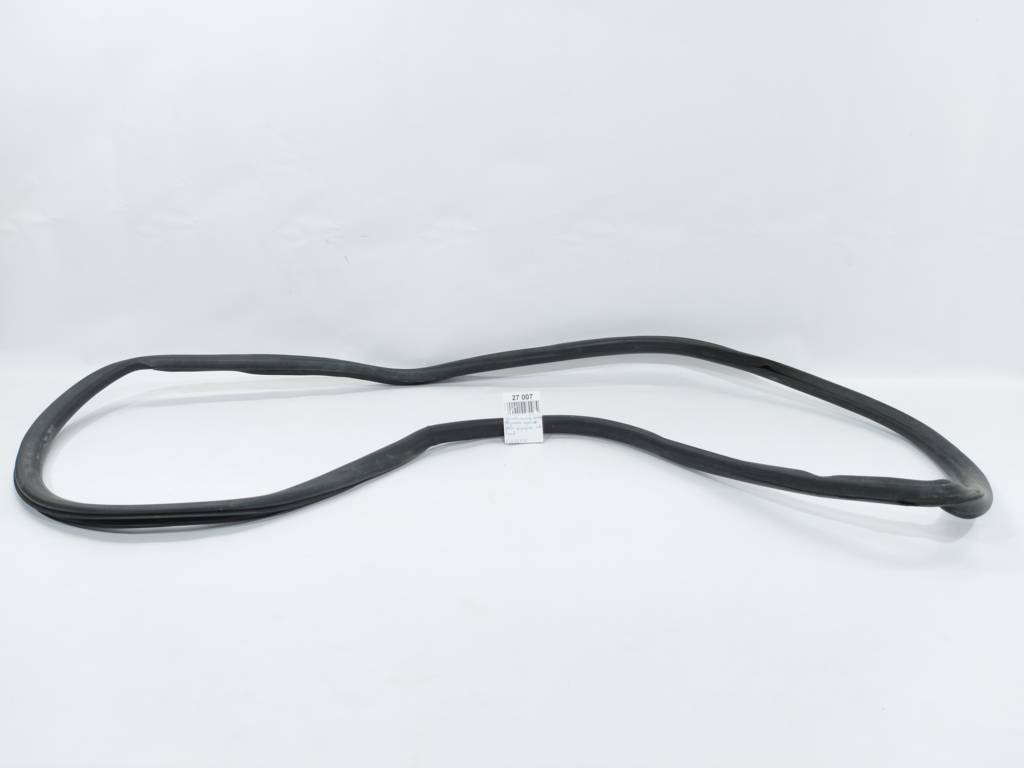 Regal. Ущільнювальна гумка прорізу дверей передньої лівої/правої Buick Regal 2011-2017 13228130 Buick Regal