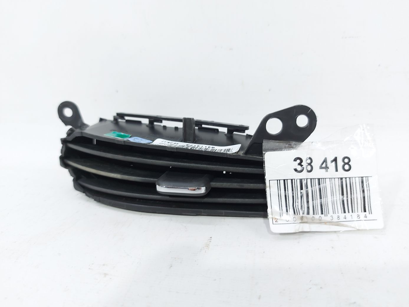 Malibu. Решітка повітропроводу торпеди внутрішня права Chevrolet Malibu 2016-2021 84114173 Chevrolet Malibu