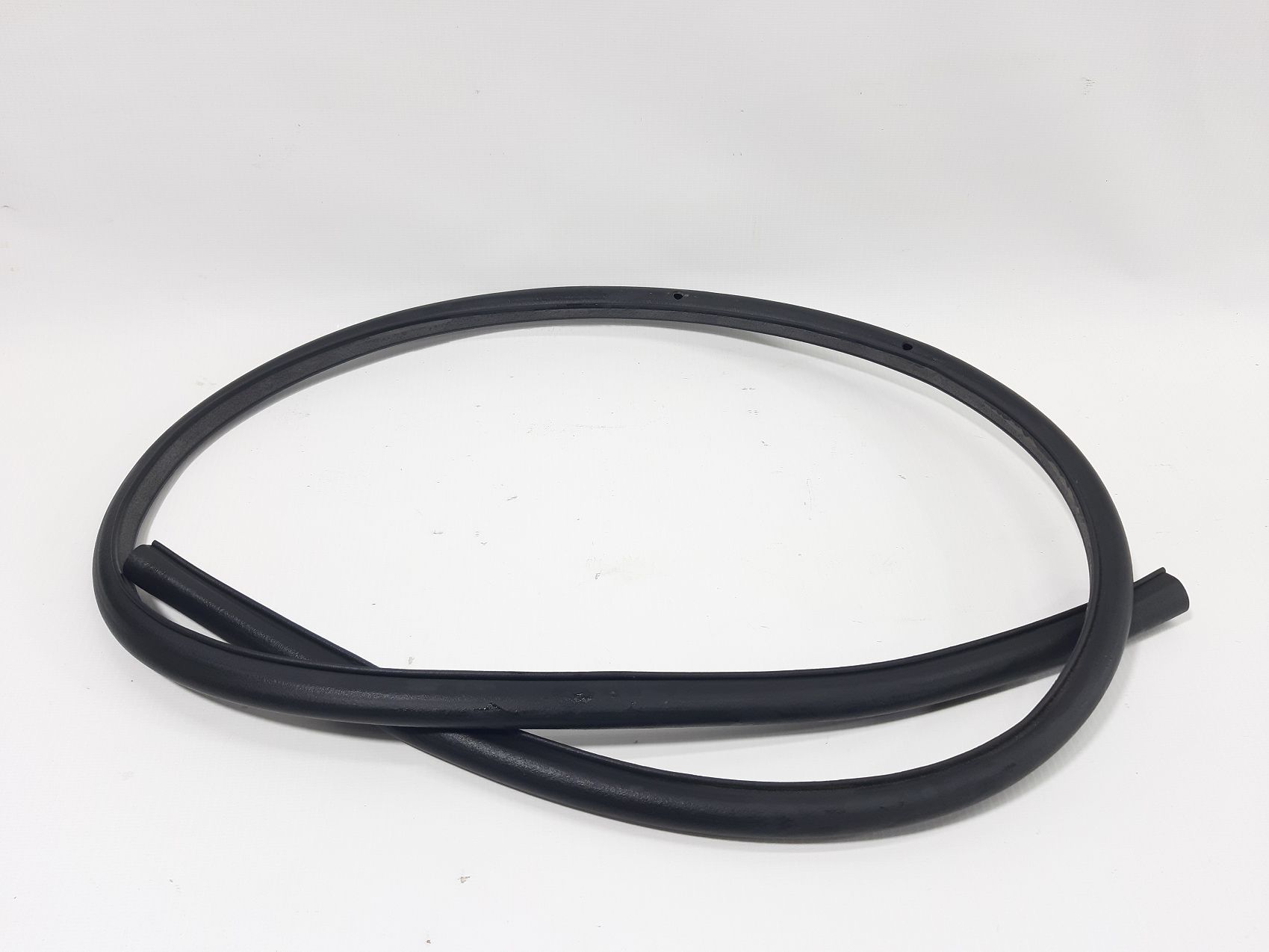Model 3. Ущільнювач двері задньої правої Tesla Model 3 2020-2023 109050800E Tesla Model 3
