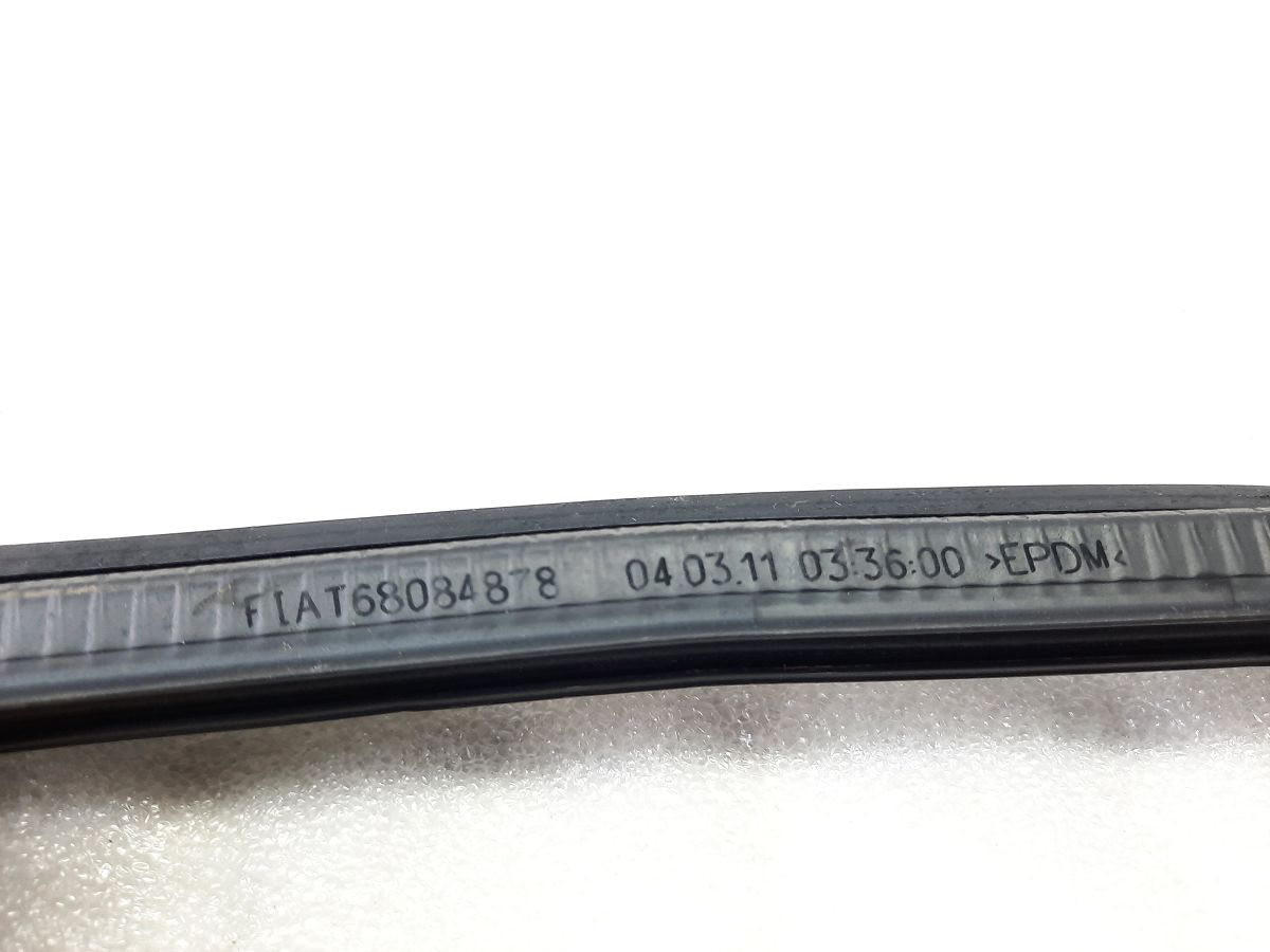 500 Уплотнительная резинка стекла двери передней левой внутренняя Fiat 500 2012-2019 68084878AC Fiat 500 9