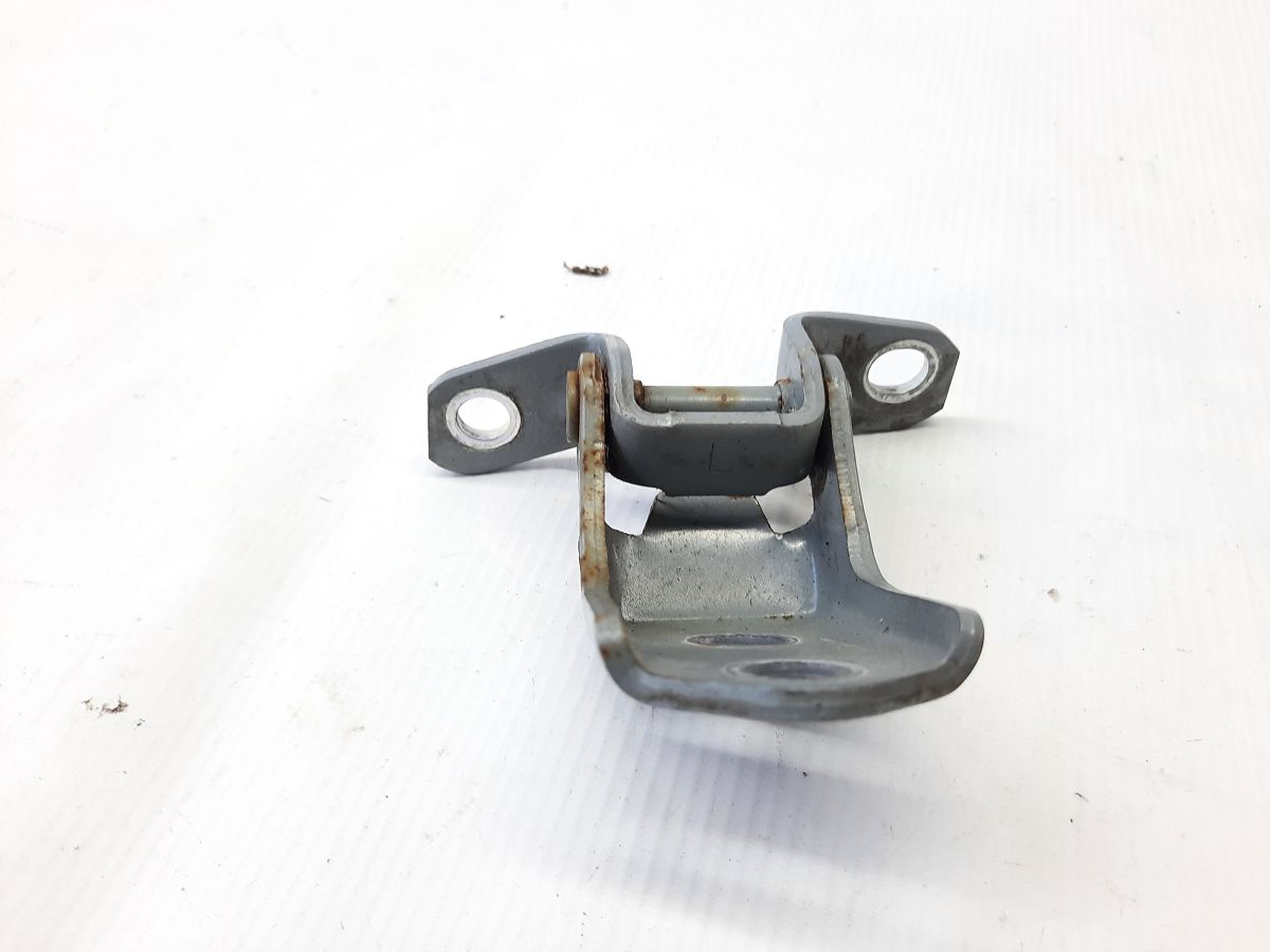 5 Петля двері передньої правої нижня Mazda 5 2004-2020 F15159210C Mazda 5 4 5 Петля двері передньої правої нижня Mazda 5 2004-2020 F15159210C Mazda 5 4