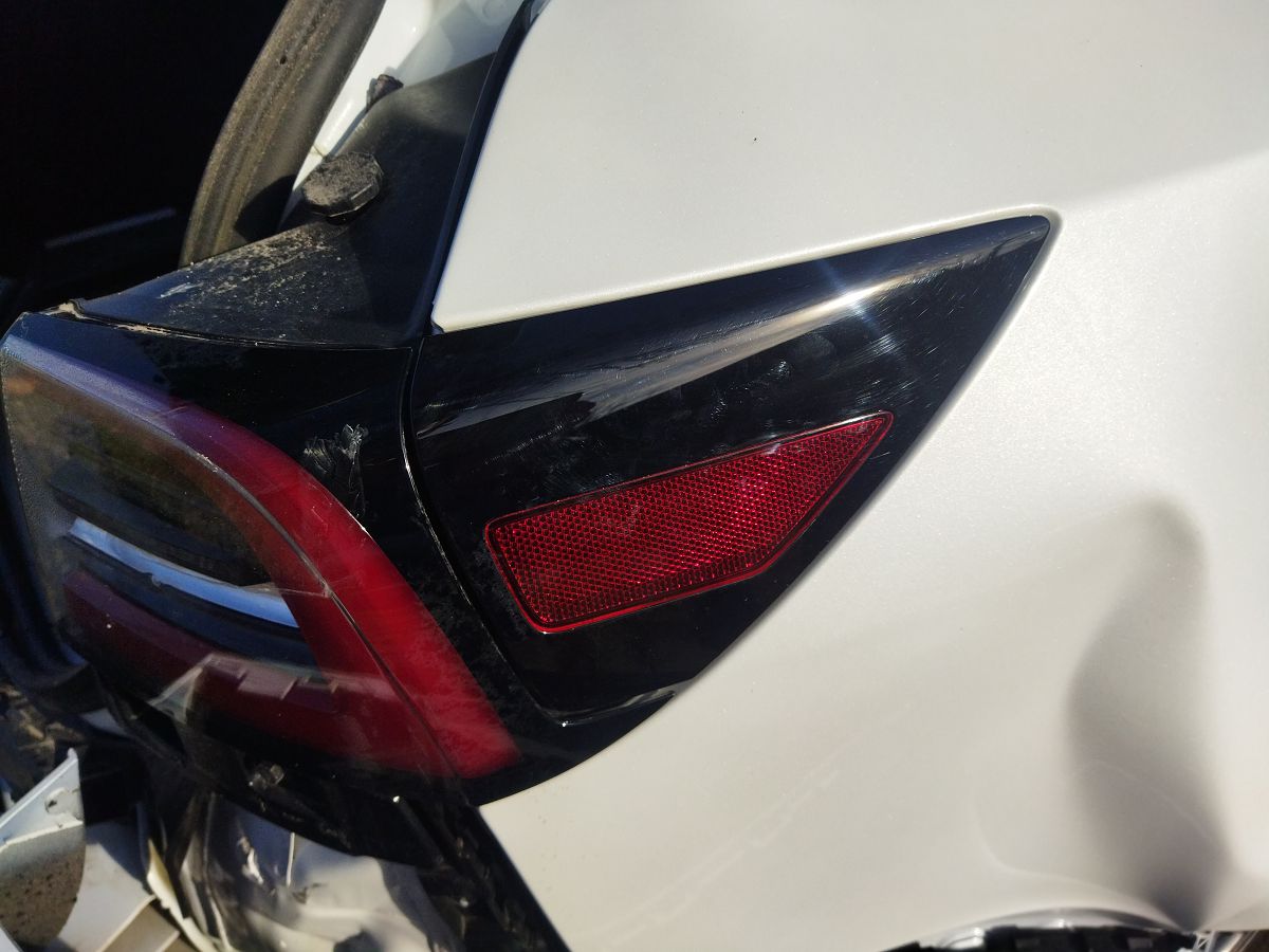 Model 3. Лючок порту заряджання Tesla Model 3 2020-2024 144834400B Tesla Model 3