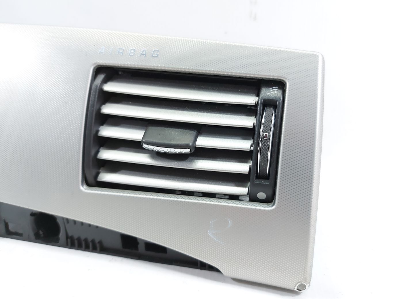 Xf Молдинг торпеди центральний правий Jaguar XF 2012-2015 C2Z13546 Jaguar XF 3 Xf Молдинг торпеди центральний правий Jaguar XF 2012-2015 C2Z13546 Jaguar XF 3