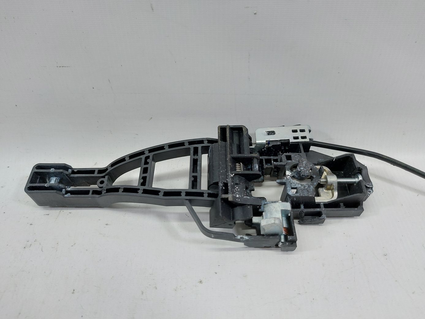 Focus Кронштейн ручки наружной двери задней правой Ford Focus 2012-2013 CV6Z5826684B Ford Focus 3