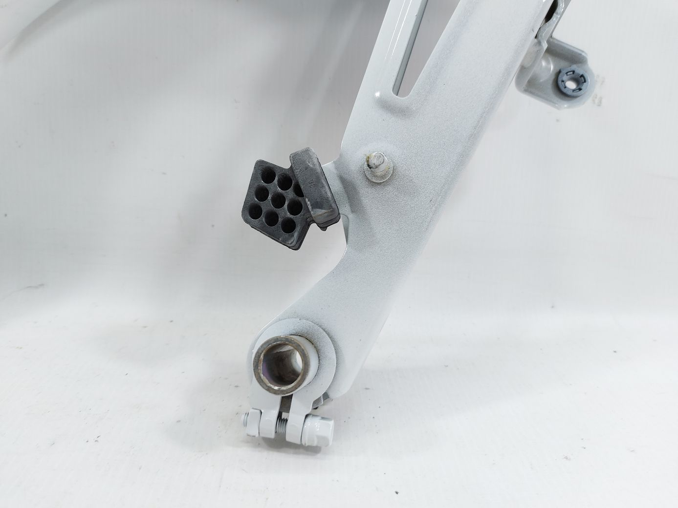 Regal Петля кришки багажника права Buick Regal 2011-2017 22944915 Buick Regal 2