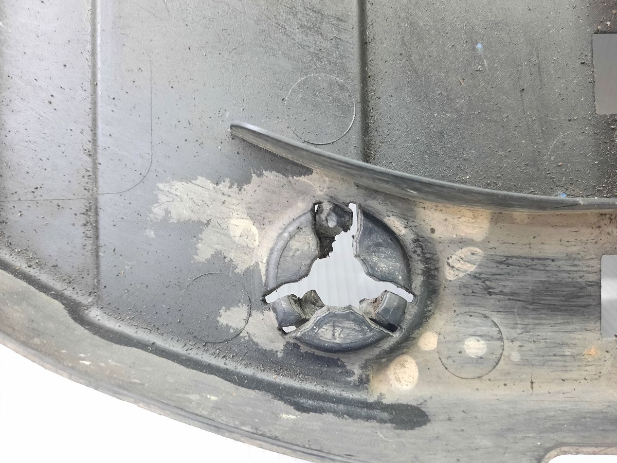 Insight Захист днища центральний правий Honda Insight 2010-2011 74641TM8A01 Honda Insight 5