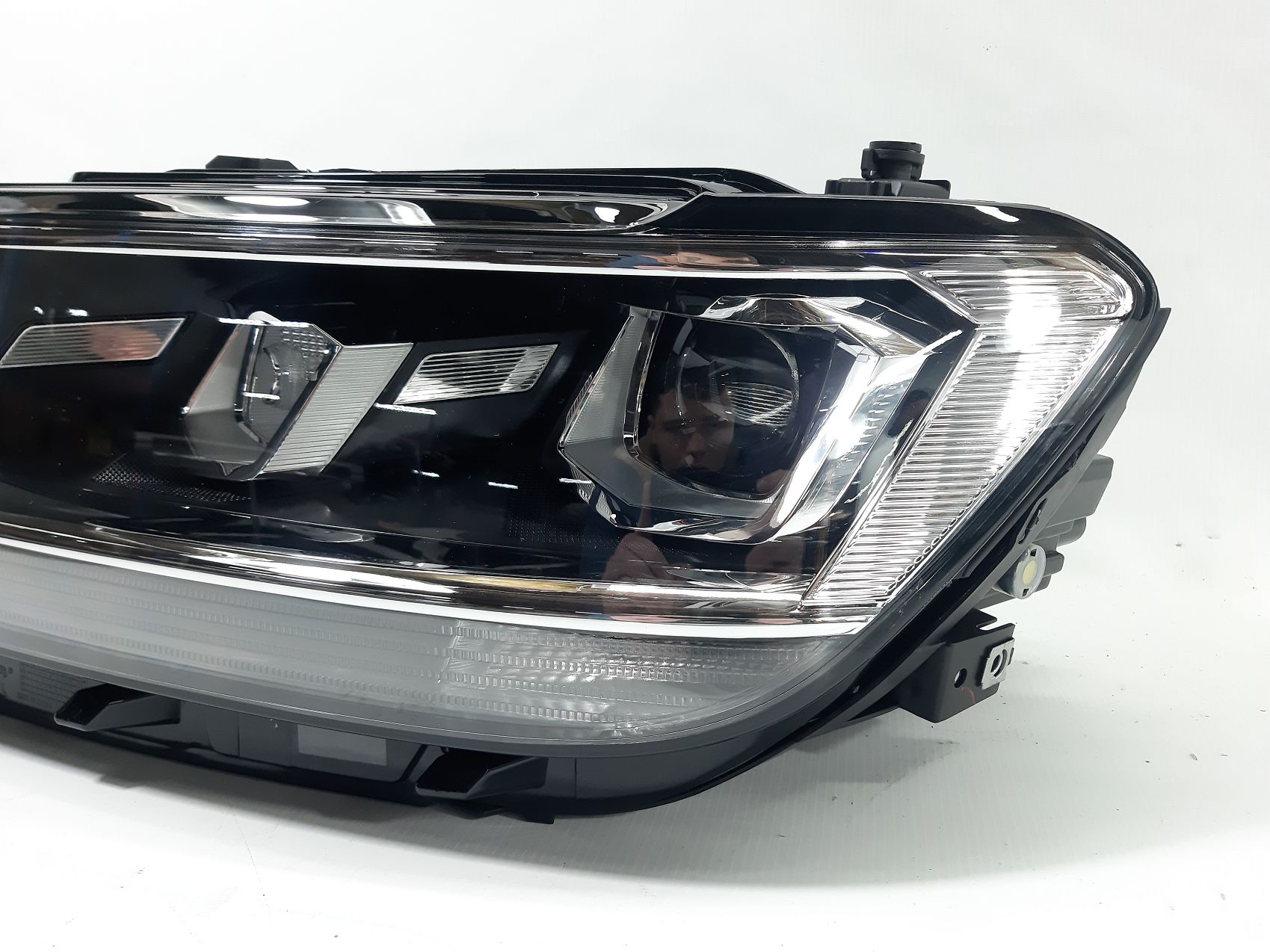 Фари головного світла Фара передня ліва (ксенон) Volkswagen Tiguan 2018-2021 5NL-941-005 Volkswagen Tiguan 3