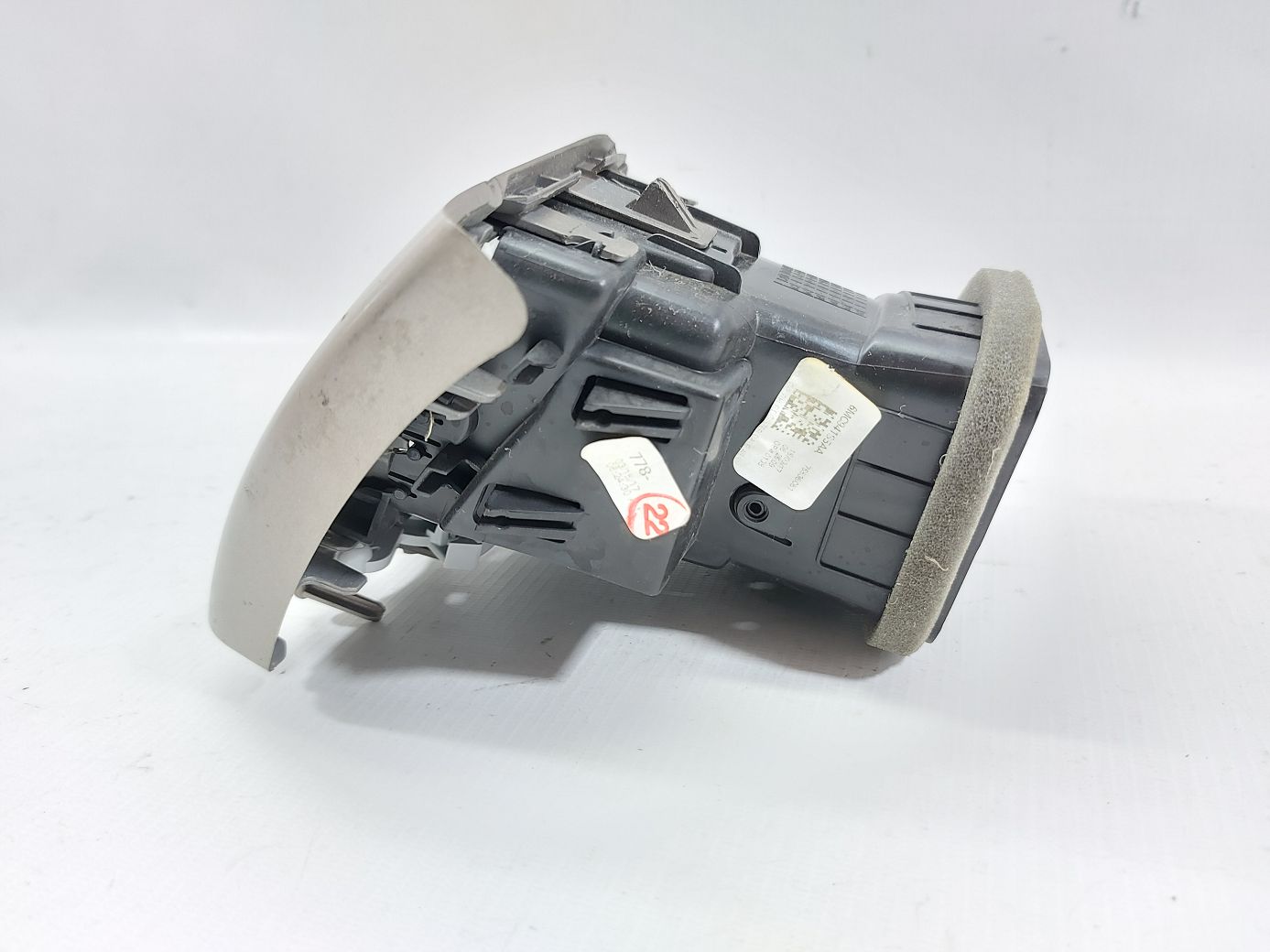 Cherokee Воздуховод торпеды правый Jeep Cherokee 2014-2018 75528A01 Jeep Cherokee 2