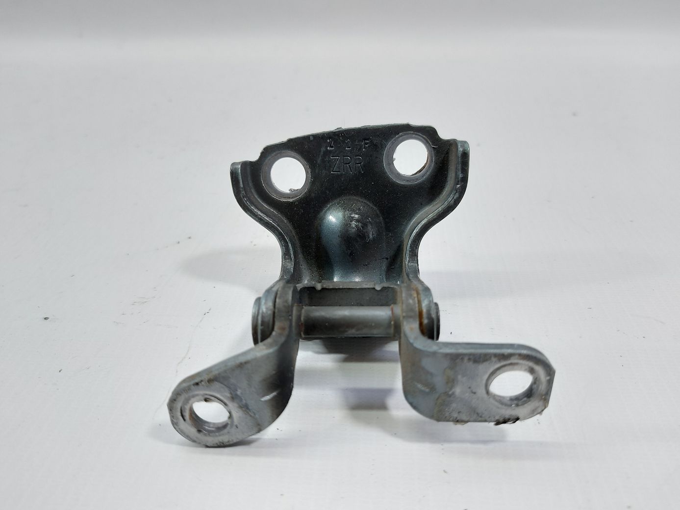 Forester. Петлі двері задньої правої нижня (широка) Subaru Forester 2009-2013 60479FG022 Subaru Forester