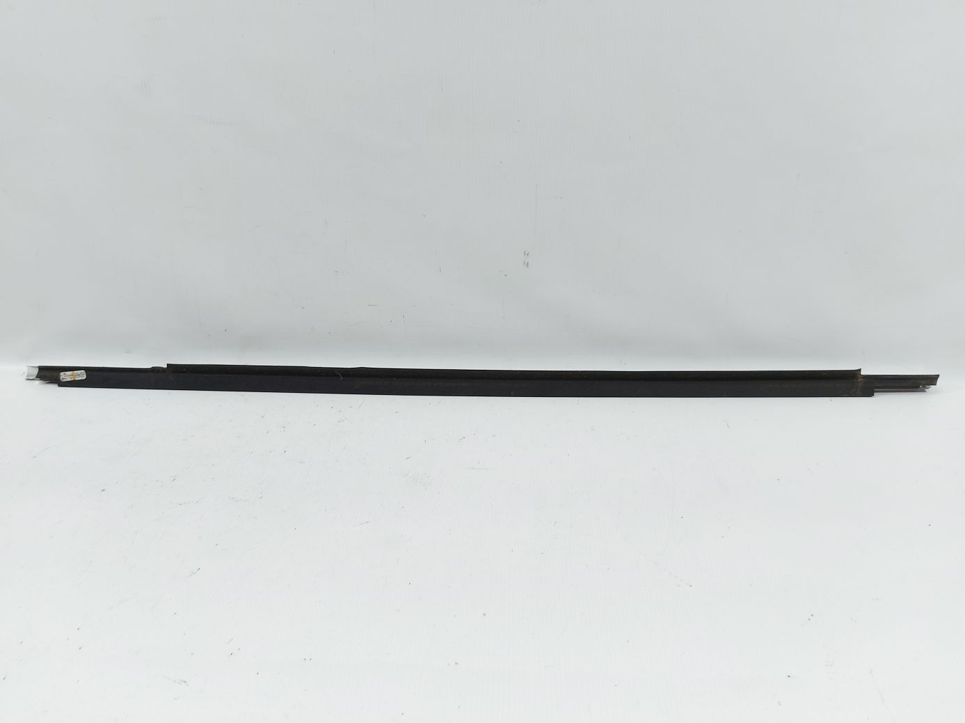 Tiguan Ущільнювальна гумка скла двері передньої правої зовнішня Volkswagen Tiguan 2009-2018 5N0837478A5AP Volkswagen Tiguan 4 Tiguan Ущільнювальна гумка скла двері передньої правої зовнішня Volkswagen Tiguan 2009-2018 5N0837478A5AP Volkswagen Tiguan 4