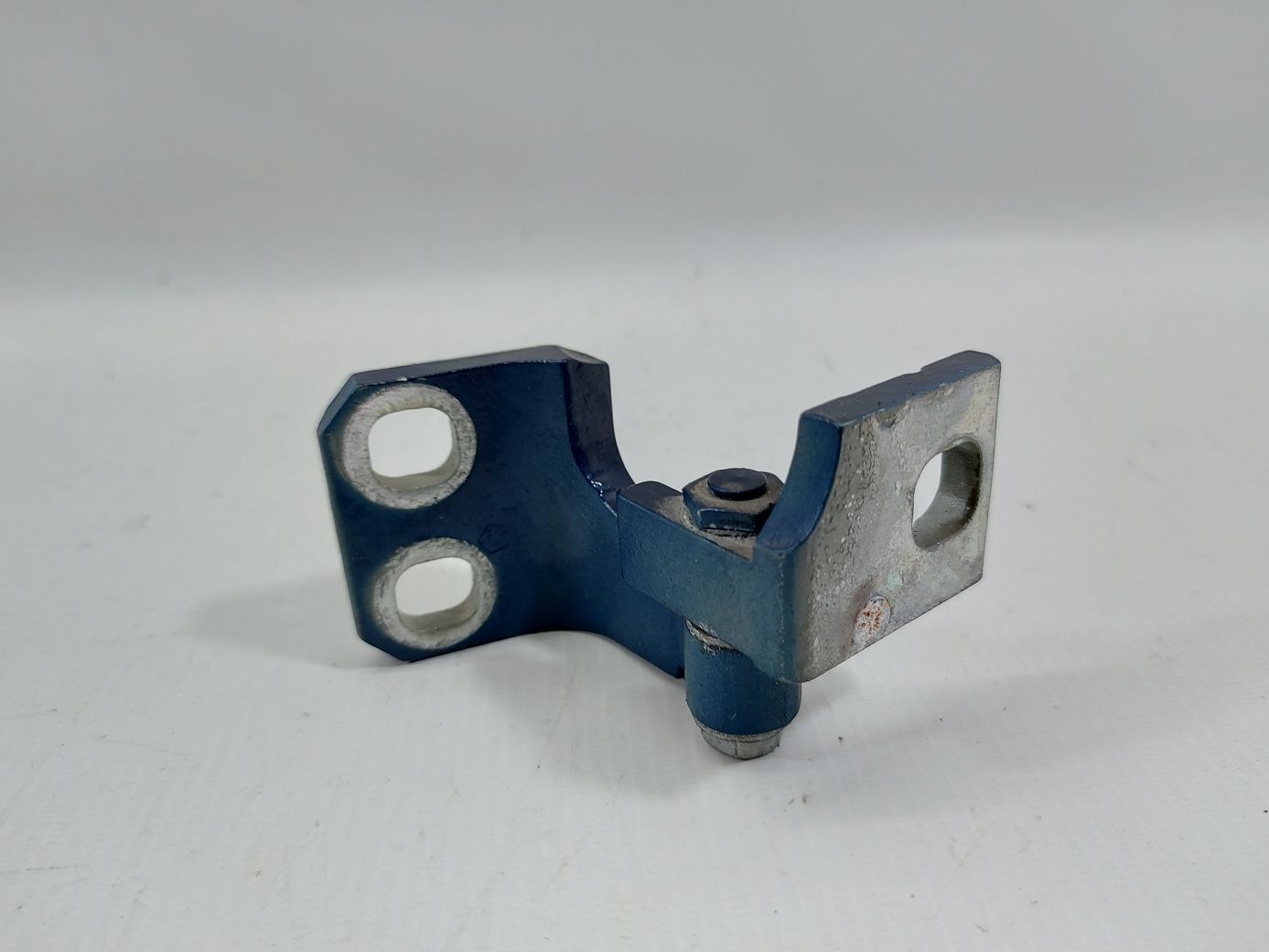 Dart. Петля двери передней левой верхняя Dodge Dart 2013-2016 68082433AE Dodge Dart Dart. Петля двери передней левой верхняя Dodge Dart 2013-2016 68082433AE Dodge Dart