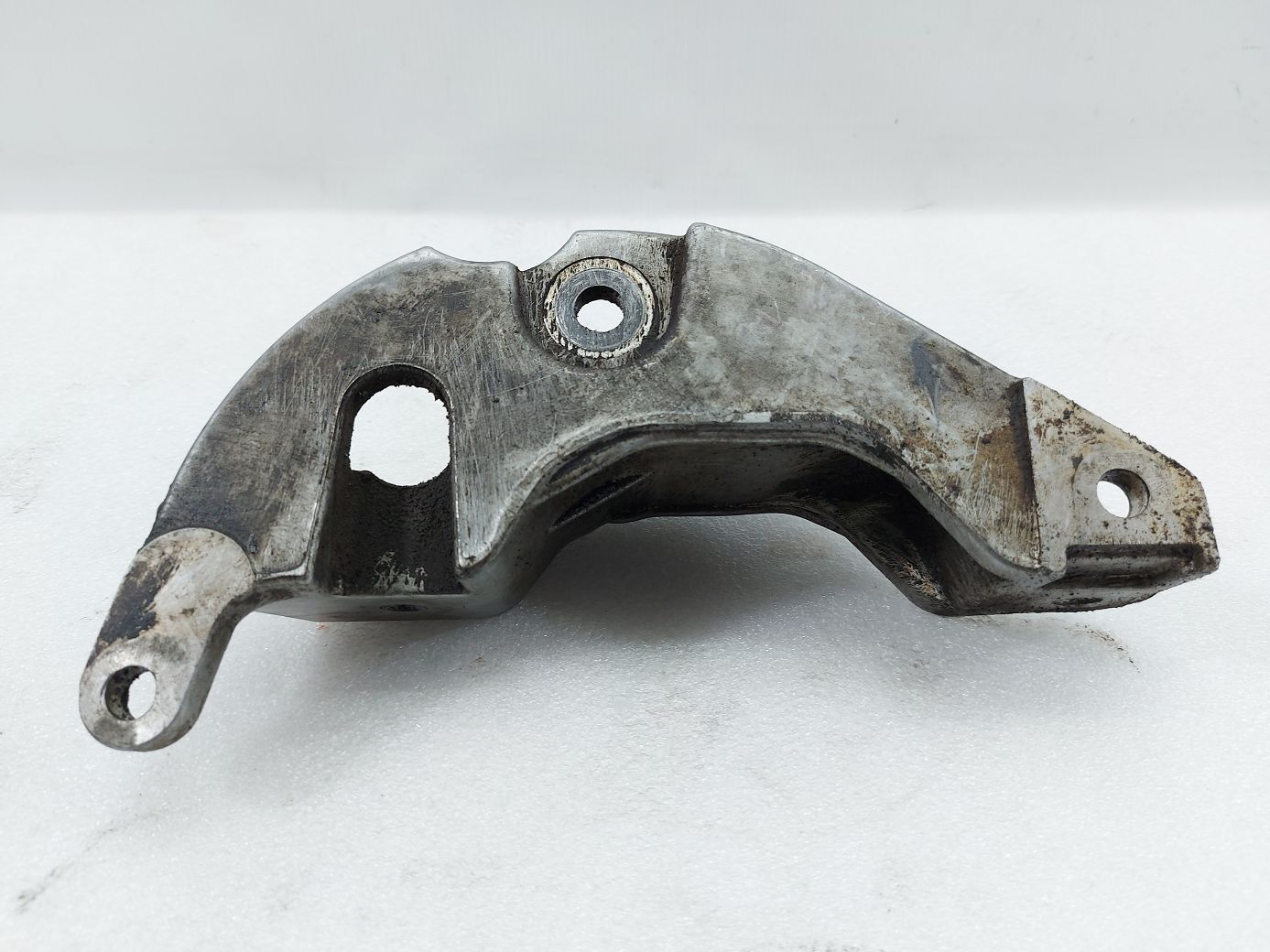 Journey. Кронштейн подушки двигуна задній Dodge Journey 2011-2020 5147207AD Dodge Journey