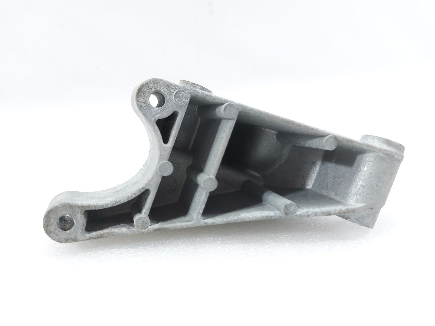 Trax Кронштейн редуктора Chevrolet Trax 2017 545275919 Chevrolet Trax 3