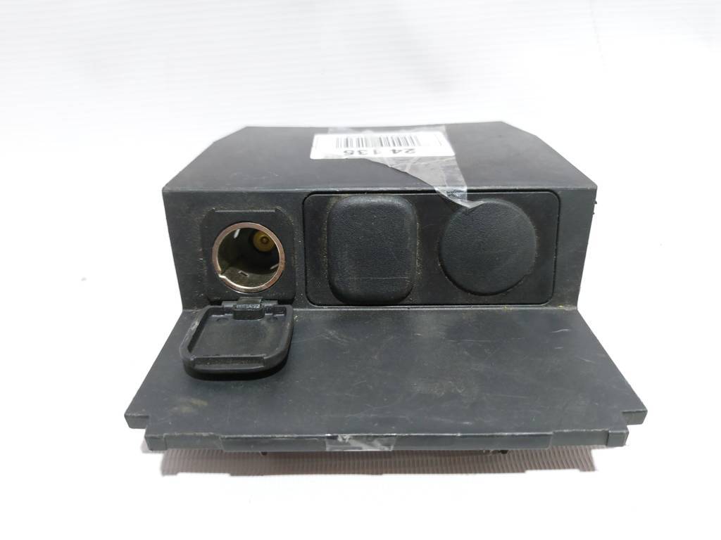 3 Накладка центральної консолі (прикурювач) Mazda 3 2017 BADE644A1 Mazda 3 2 3 Накладка центральної консолі (прикурювач) Mazda 3 2017 BADE644A1 Mazda 3 2