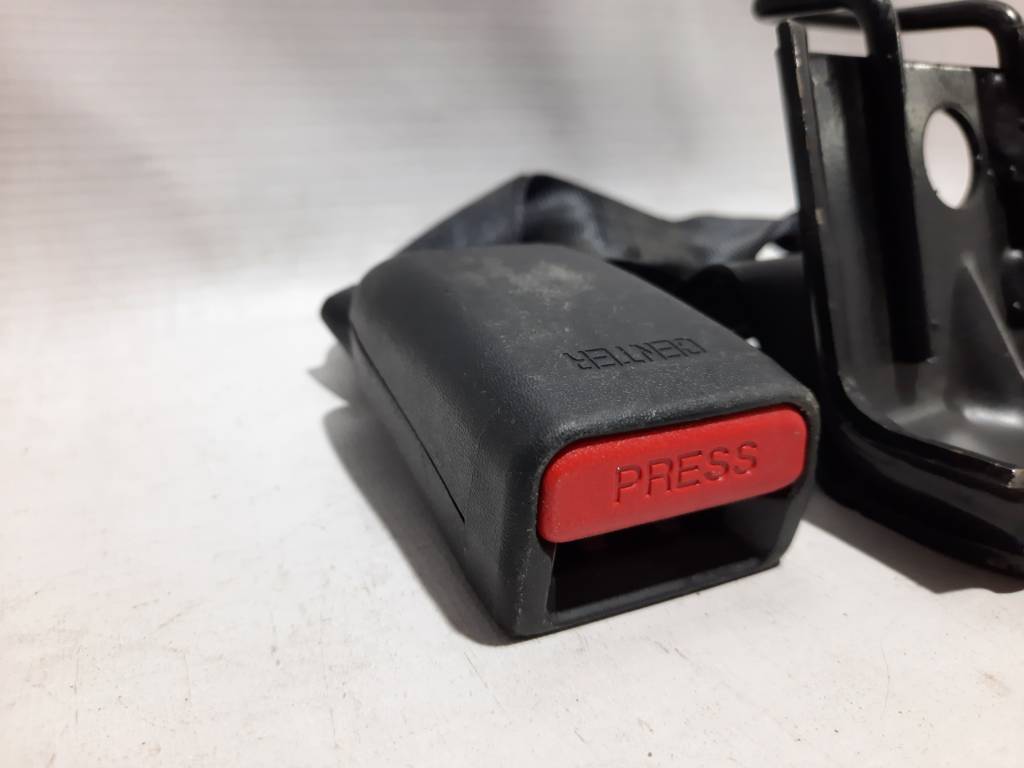 Sentra Крепление заднего сидения правое Nissan Sentra 2013-2017 883423SA0A Nissan Sentra 11