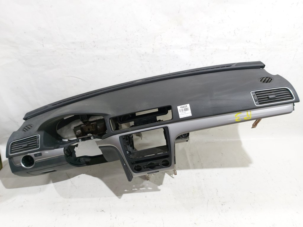 Passat s Торпеда Volkswagen Passat S 2012-2015 561857003L81X Volkswagen Passat S 27