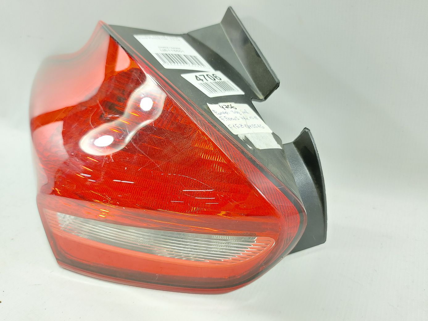 Товары с дефектами Фонарь задний левый (дефект) Ford Focus hbk 2011-2014 DM5Z13405E 2
