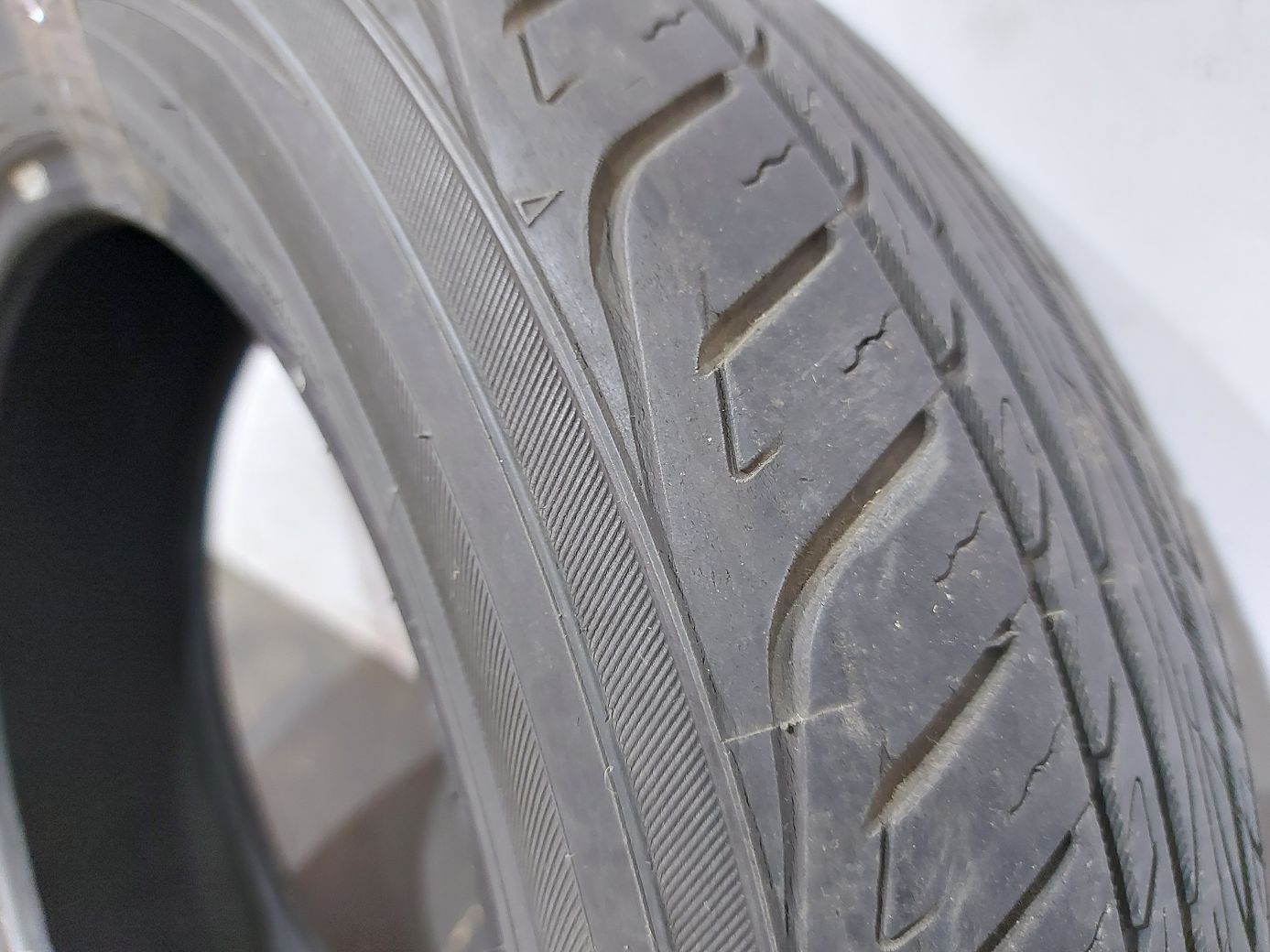  Гума Yokohama Avid Envigor 175/65R15 (Honda Insight) 4