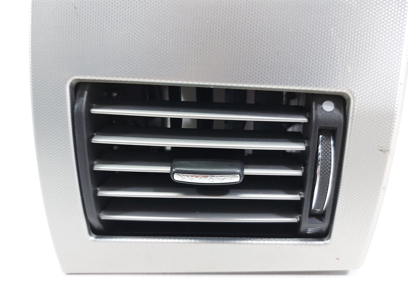 Xf Решетка воздуховода торпеды левая Jaguar XF 2012-2015 C2Z13549 Jaguar XF 2 Xf Решетка воздуховода торпеды левая Jaguar XF 2012-2015 C2Z13549 Jaguar XF 2