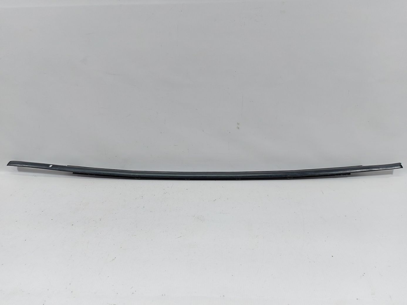 Versa note. Ущільнювальна гумка скла передньої лівої зовнішня Nissan Versa Note 2014-2015 808213WC1A Nissan Versa Note