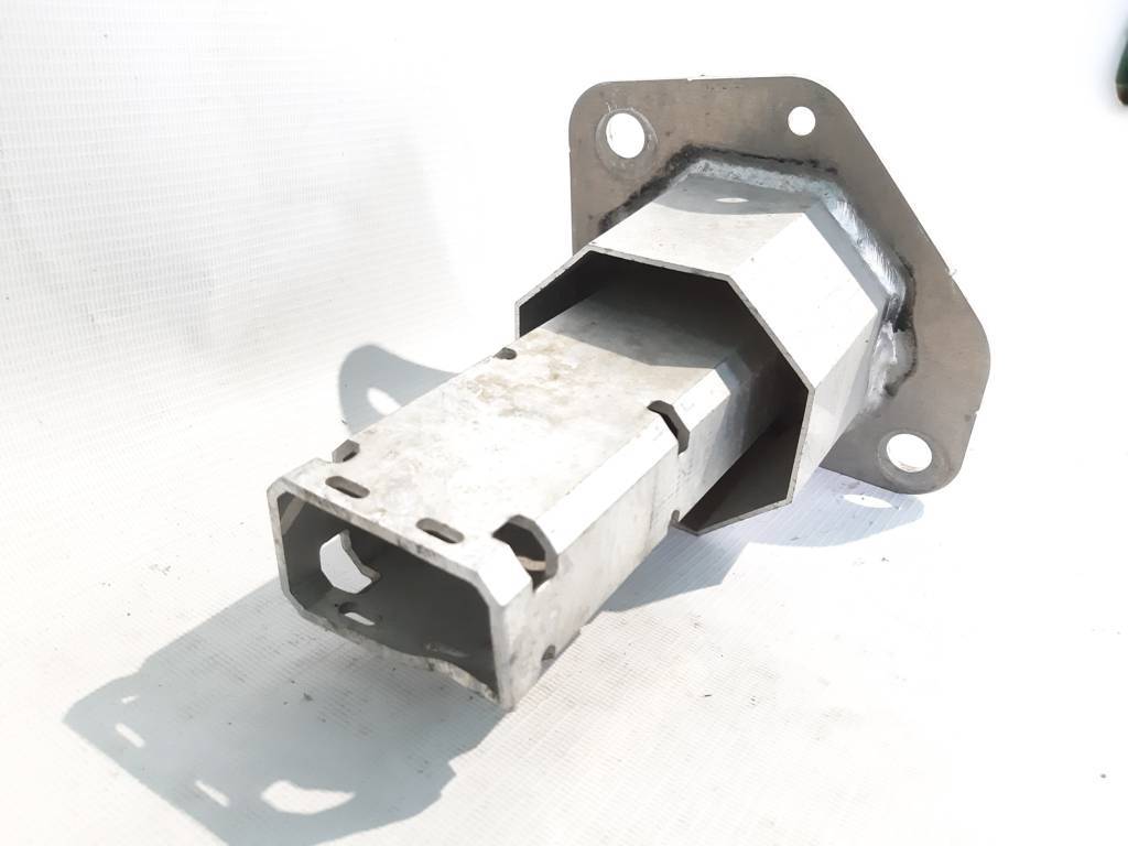 Dart Кронштейн усилителя переднего правый Dodge Dart 2013-2019 68187810AA Dodge Dart 17