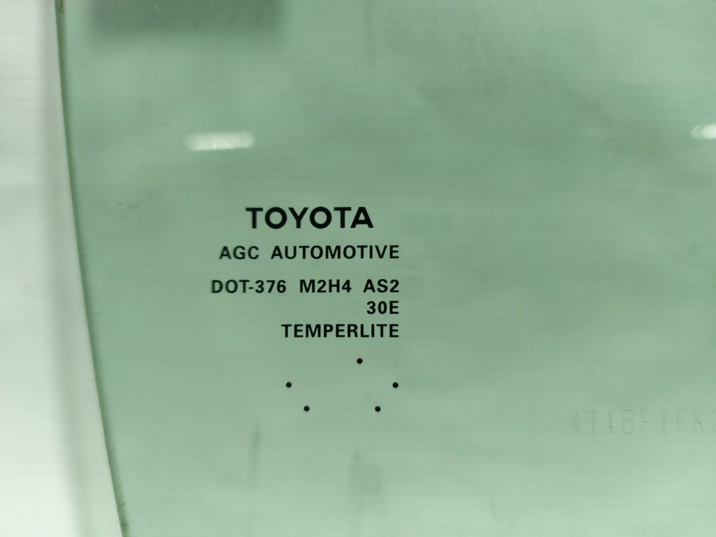 Camry Скло дверей задньої правої Toyota Camry 2015-2017 6810306260 Toyota Camry 8