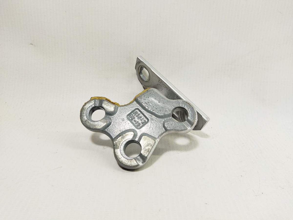 S60 Петля двери передней правой нижняя Volvo S60 2011-2018 31298466 Volvo S60 3