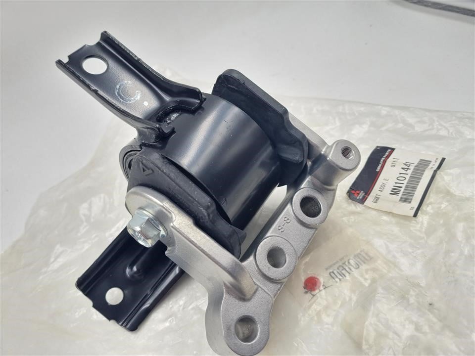 Подушки двигателя. Подушка двигуна MITSUBISHI MN101441 Подушки двигателя. Подушка двигуна MITSUBISHI MN101441