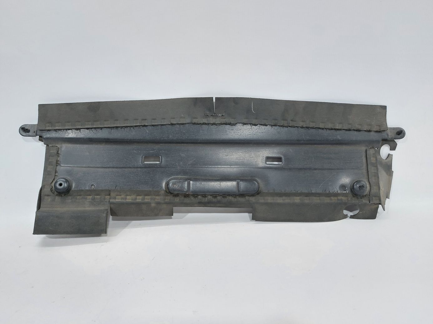 Volt Пыльник радиатора нижний Chevrolet Volt 2011-2015 22864913 Chevrolet Volt 2