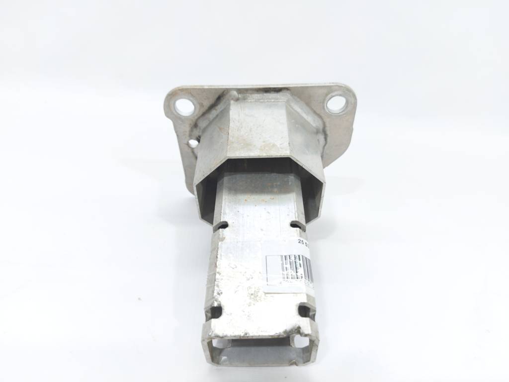 Dart Кронштейн переднього підсилювача лівий Dodge Dart 2014-2016 68187811AB Dodge Dart 13