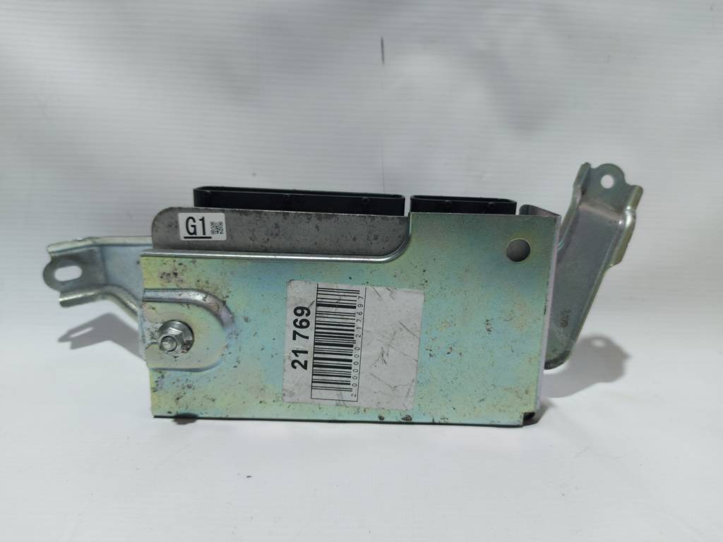 Prius c. Блок управления ДВС Toyota Prius C 2012 8966152480 Toyota Prius C